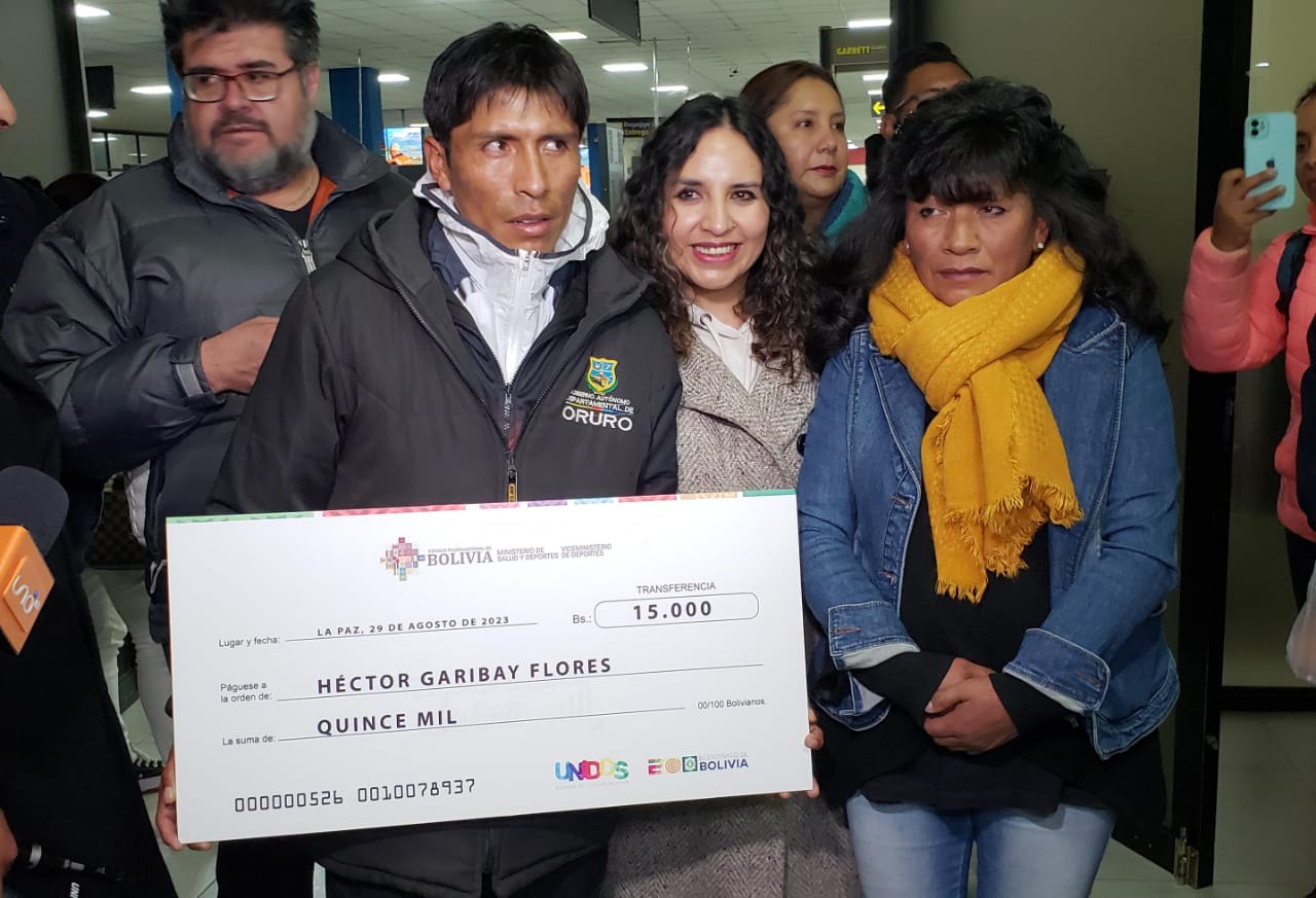 Garibay recibe 15.000 bolivianos y vuelve a ser parte de los Tunkas